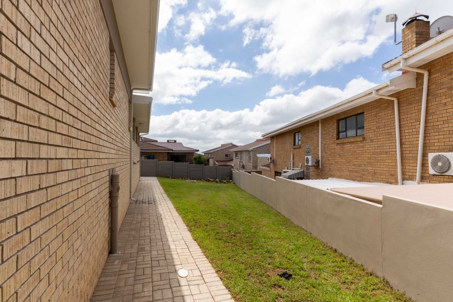 4 Bedroom Property for Sale in Menkenkop Western Cape